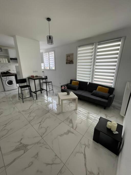 Appartement 2 Pieces, Salon Et Chambre, 44M2 Refait A Neuf Clichy Exterior photo