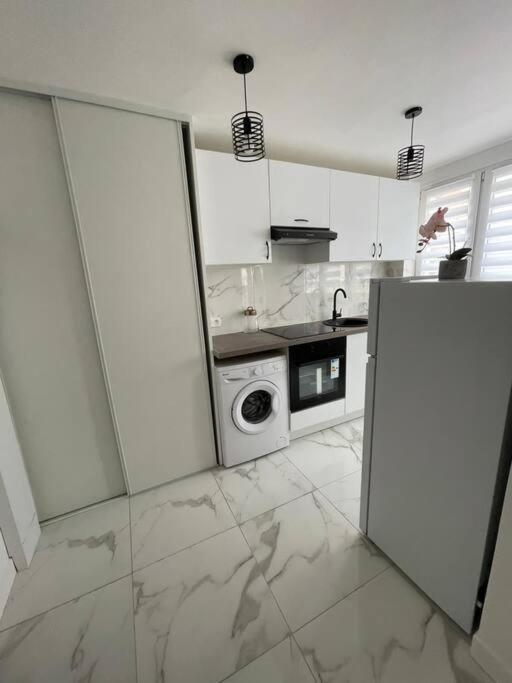 Appartement 2 Pieces, Salon Et Chambre, 44M2 Refait A Neuf Clichy Exterior photo