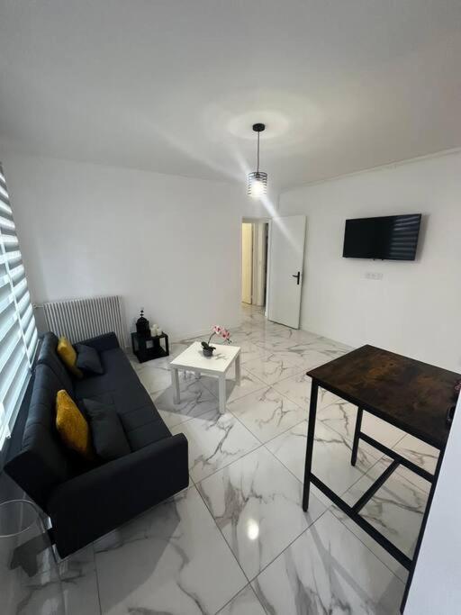 Appartement 2 Pieces, Salon Et Chambre, 44M2 Refait A Neuf Clichy Exterior photo